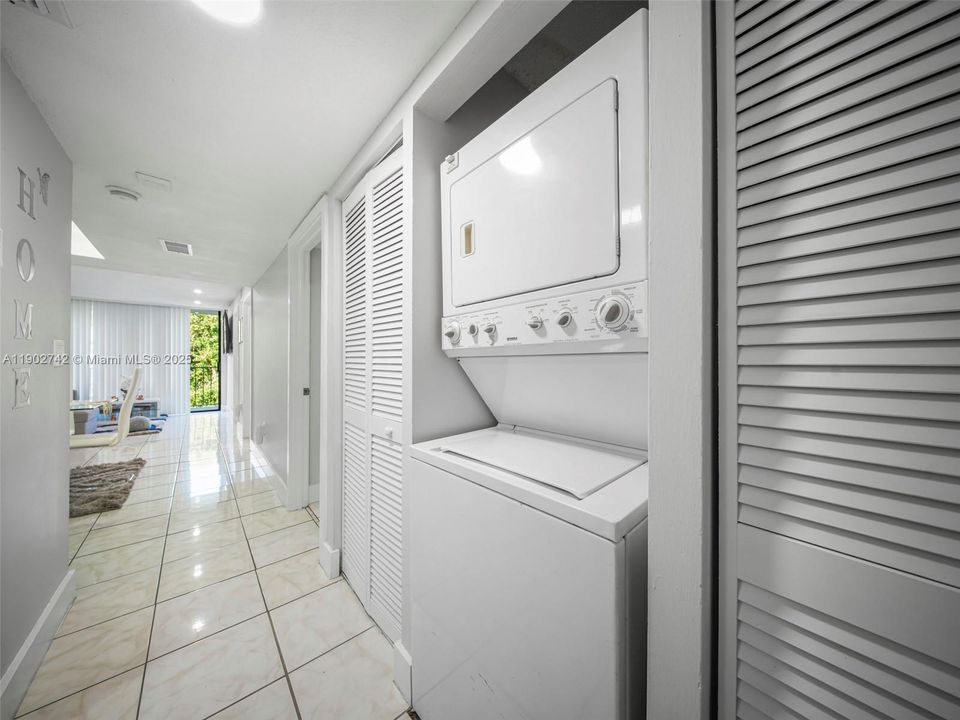 Recently Rented: $2,100 (2 beds, 1 baths, 721 Square Feet)