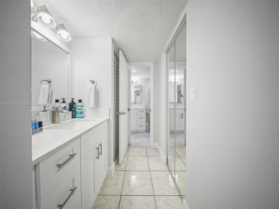 Recently Rented: $2,100 (2 beds, 1 baths, 721 Square Feet)