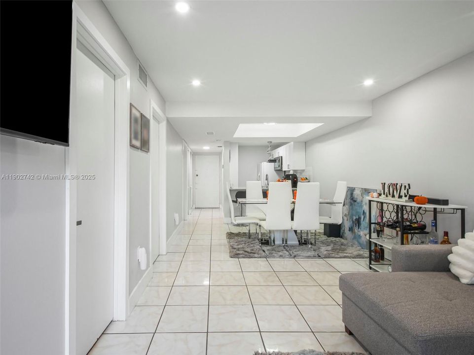 Recently Rented: $2,100 (2 beds, 1 baths, 721 Square Feet)