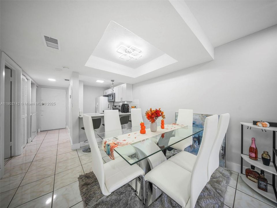 Recently Rented: $2,100 (2 beds, 1 baths, 721 Square Feet)