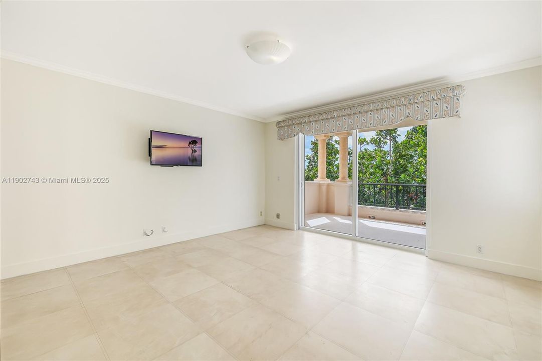 For Sale: $3,490,000 (3 beds, 3 baths, 2049 Square Feet)