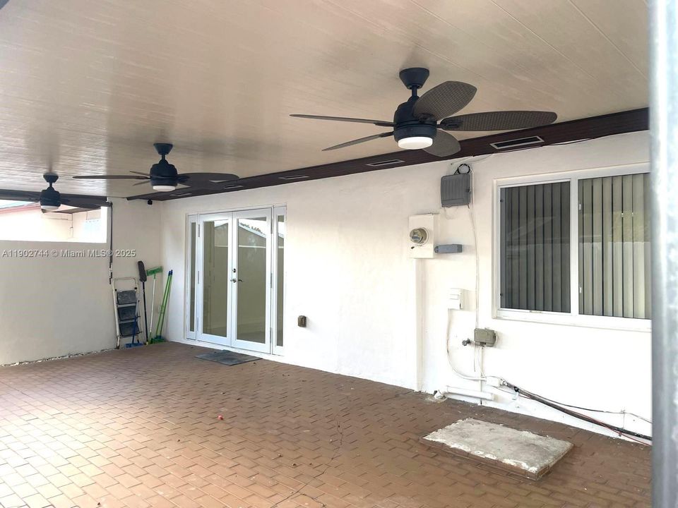 Recently Rented: $3,000 (3 beds, 2 baths, 970 Square Feet)