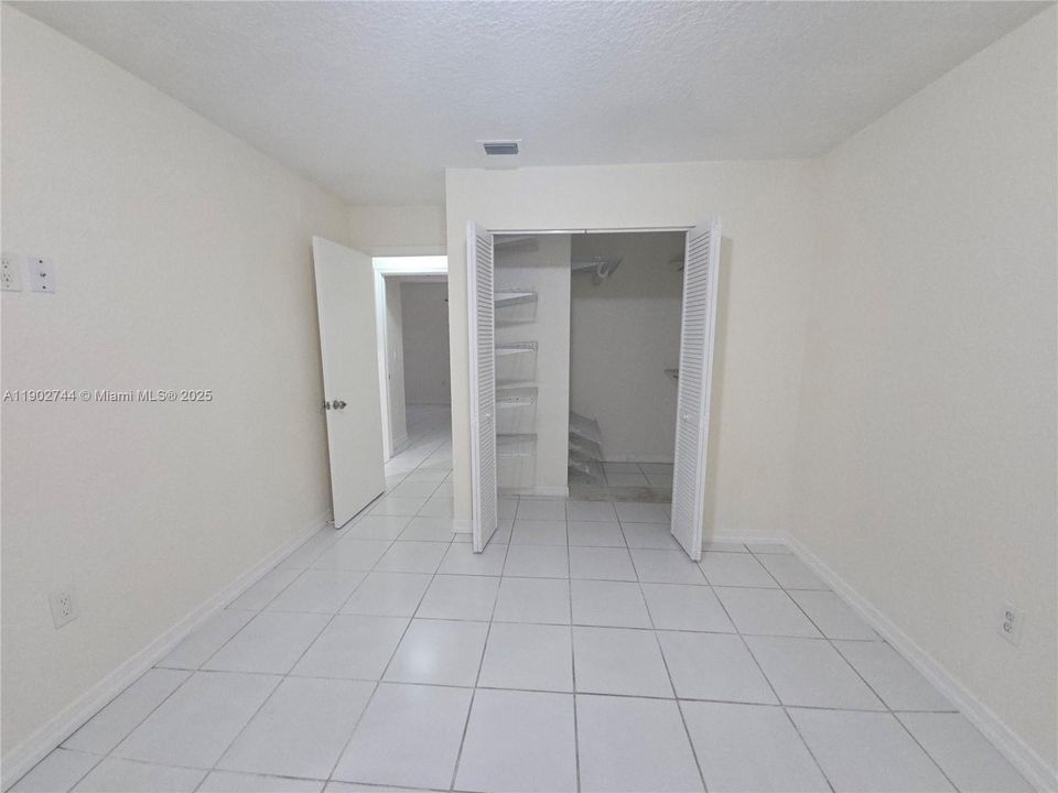 Recently Rented: $3,000 (3 beds, 2 baths, 970 Square Feet)