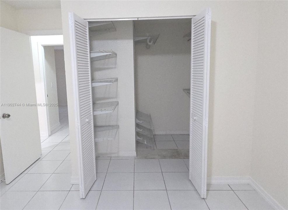 Recently Rented: $3,000 (3 beds, 2 baths, 970 Square Feet)