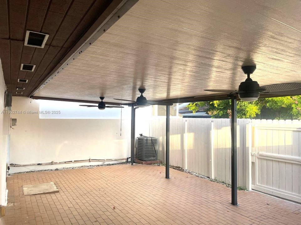 Recently Rented: $3,000 (3 beds, 2 baths, 970 Square Feet)