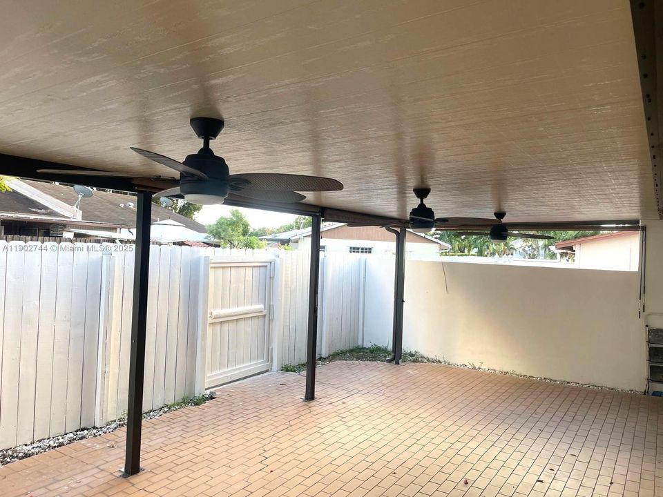 Recently Rented: $3,000 (3 beds, 2 baths, 970 Square Feet)