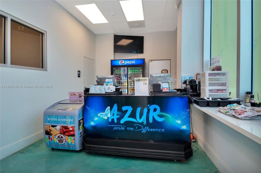 出租: $2,100 (0 贝兹, 1 浴室, 590 平方英尺)