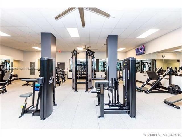 出租: $2,100 (0 贝兹, 1 浴室, 590 平方英尺)