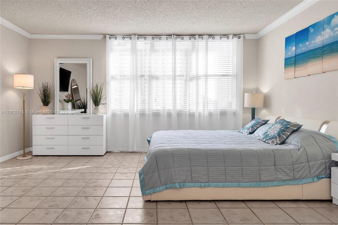 出租: $2,100 (0 贝兹, 1 浴室, 590 平方英尺)