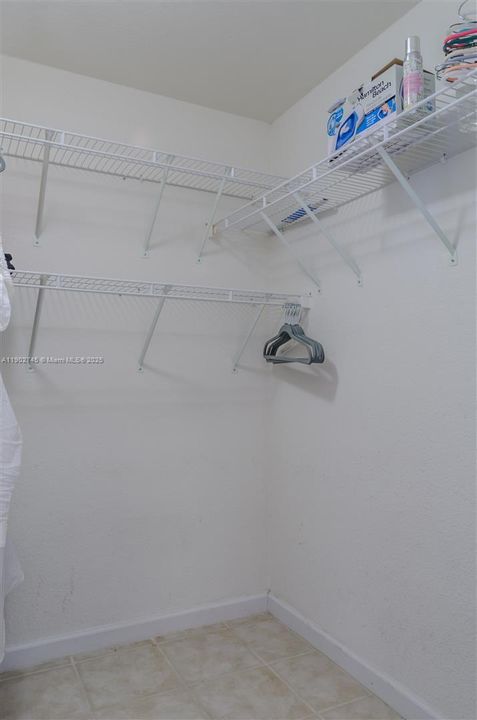 出租: $2,100 (0 贝兹, 1 浴室, 590 平方英尺)