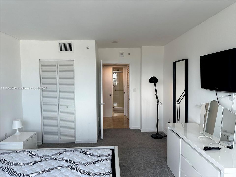 Active With Contract: $6,300 (2 beds, 2 baths, 1080 Square Feet)