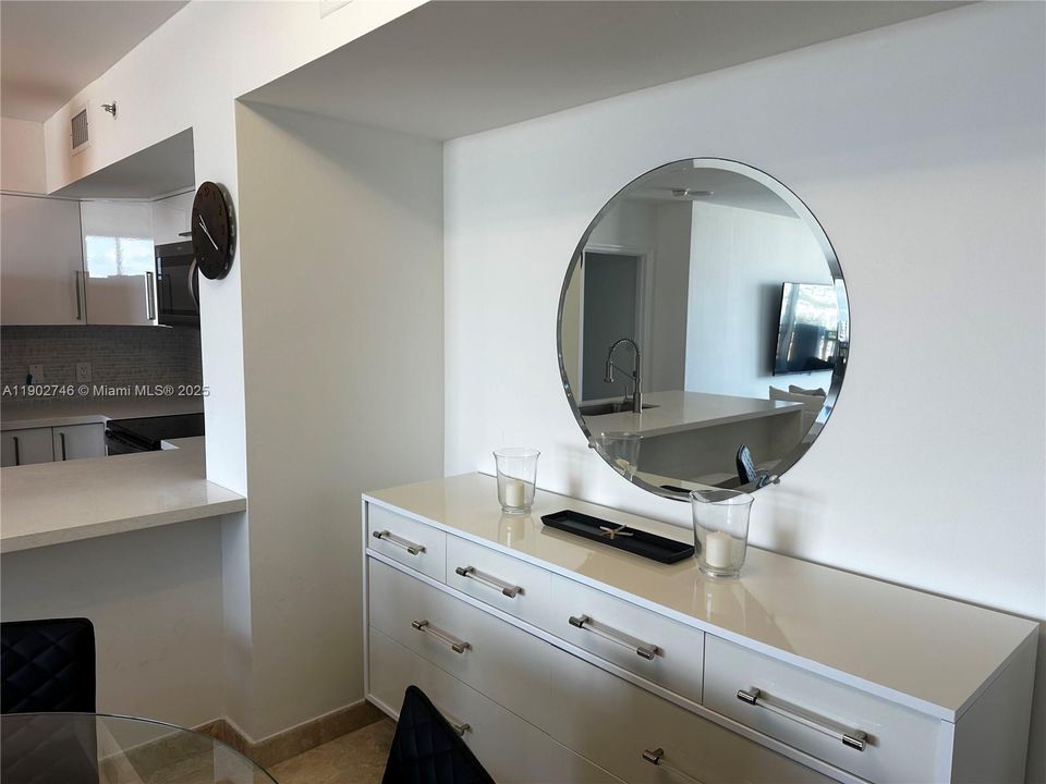 Active With Contract: $6,300 (2 beds, 2 baths, 1080 Square Feet)