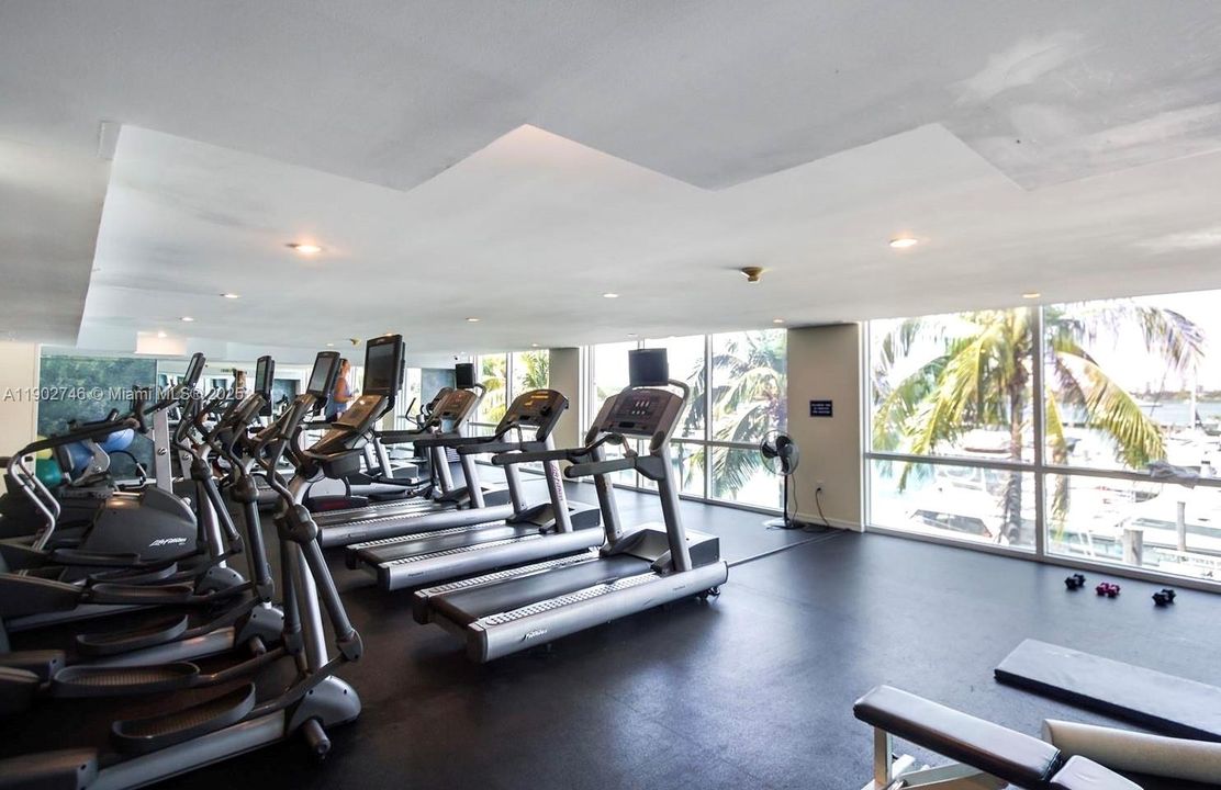 Active With Contract: $6,300 (2 beds, 2 baths, 1080 Square Feet)