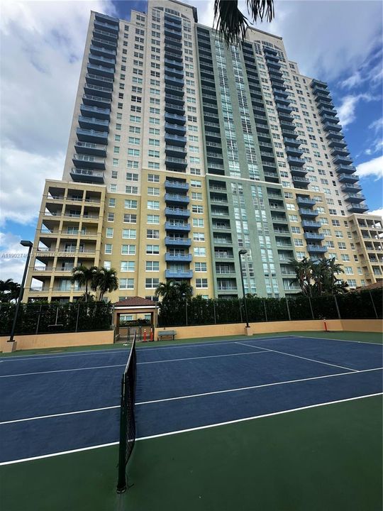 Active With Contract: $6,300 (2 beds, 2 baths, 1080 Square Feet)