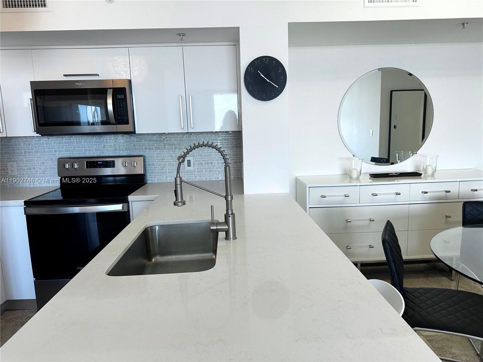 Active With Contract: $6,300 (2 beds, 2 baths, 1080 Square Feet)