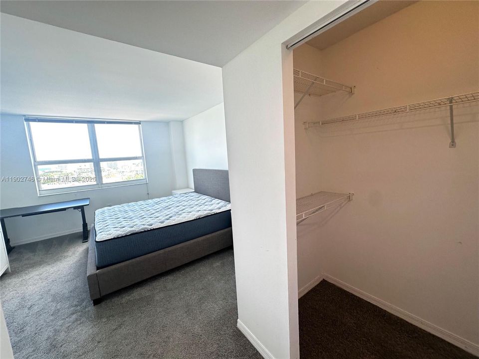 Active With Contract: $6,300 (2 beds, 2 baths, 1080 Square Feet)