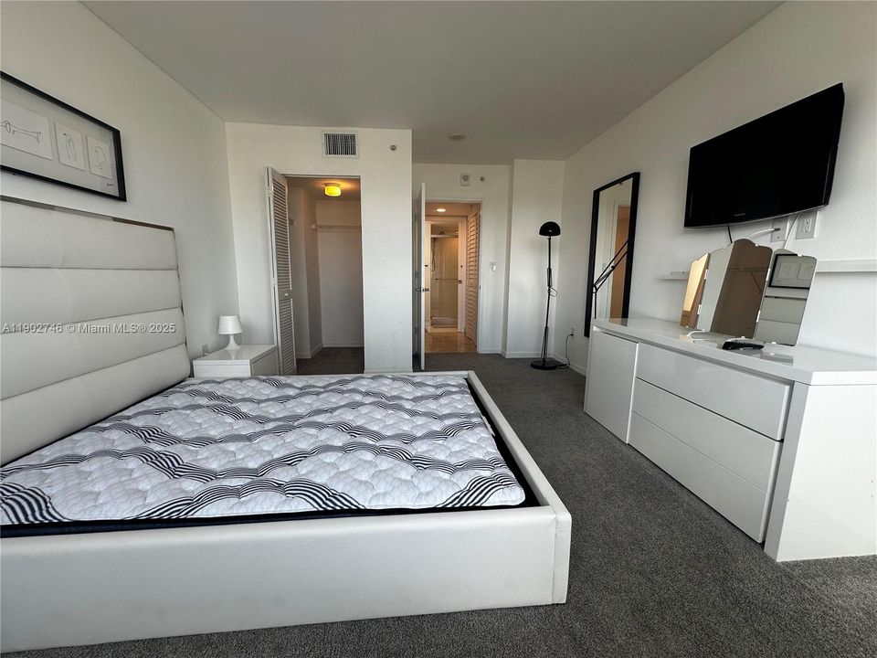 Active With Contract: $6,300 (2 beds, 2 baths, 1080 Square Feet)