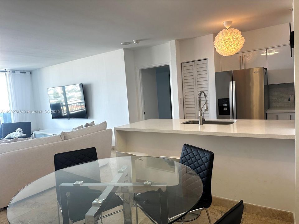 Active With Contract: $6,300 (2 beds, 2 baths, 1080 Square Feet)