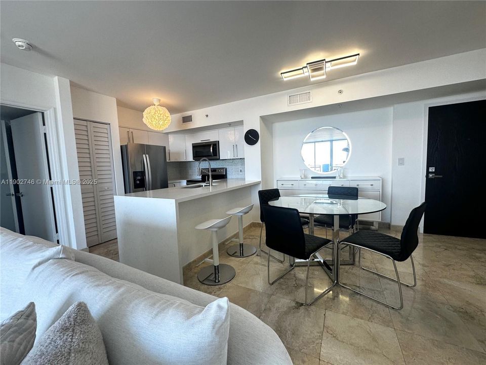 Active With Contract: $6,300 (2 beds, 2 baths, 1080 Square Feet)