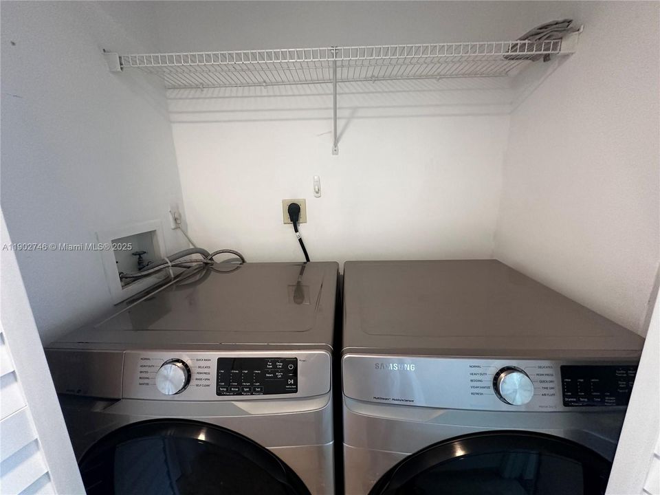 Active With Contract: $6,300 (2 beds, 2 baths, 1080 Square Feet)