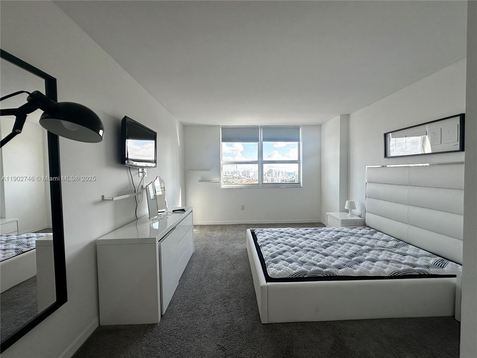 Active With Contract: $6,300 (2 beds, 2 baths, 1080 Square Feet)