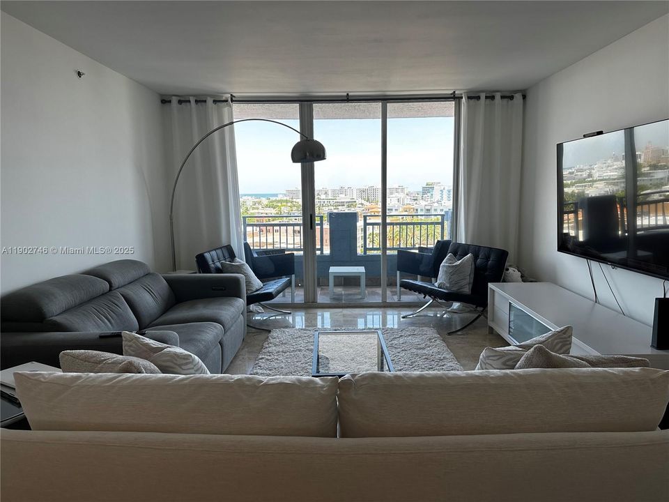 Active With Contract: $6,300 (2 beds, 2 baths, 1080 Square Feet)