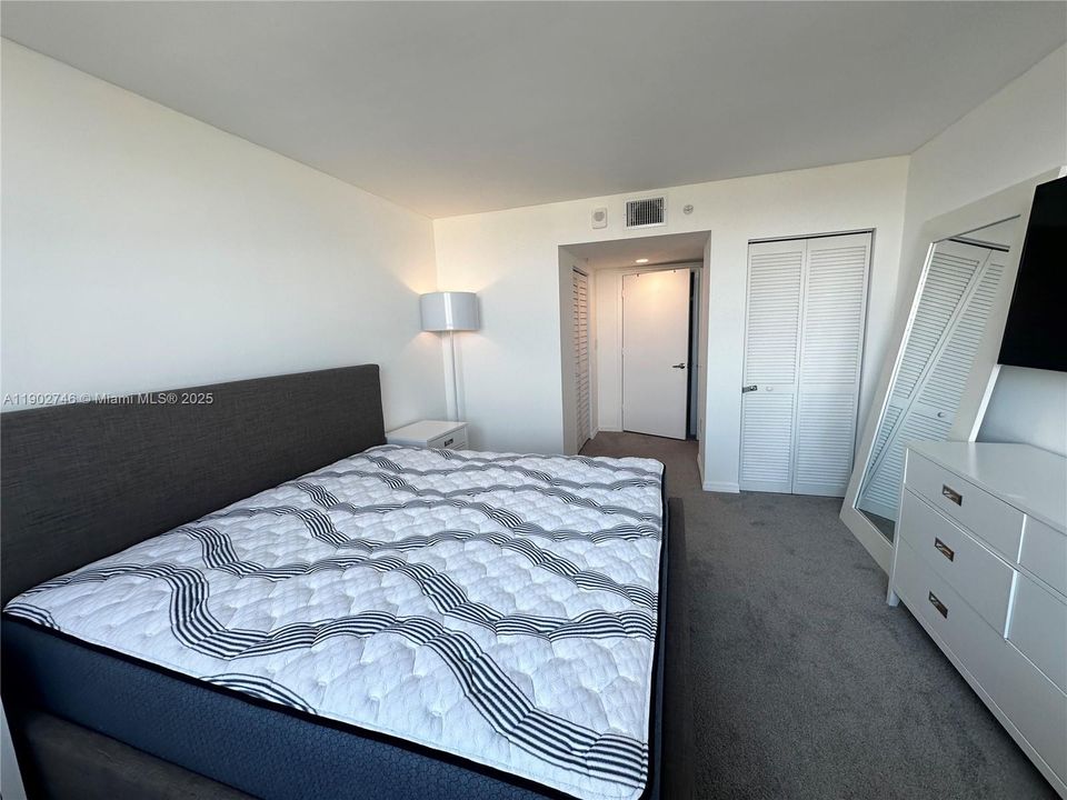 Active With Contract: $6,300 (2 beds, 2 baths, 1080 Square Feet)
