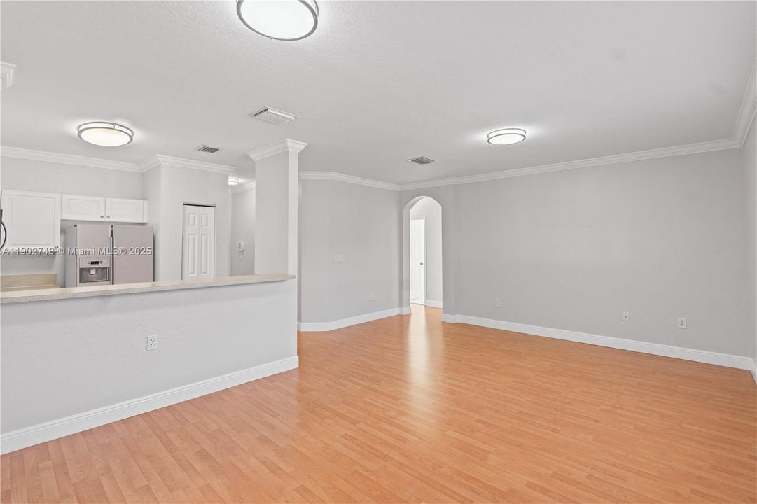 For Sale: $280,000 (3 beds, 2 baths, 1062 Square Feet)