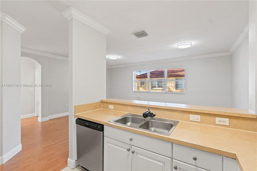 For Sale: $280,000 (3 beds, 2 baths, 1062 Square Feet)