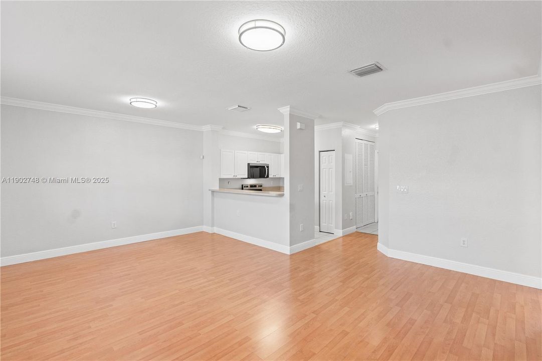 For Sale: $280,000 (3 beds, 2 baths, 1062 Square Feet)