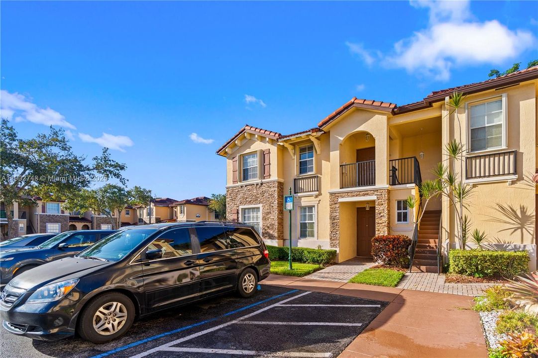 For Sale: $280,000 (3 beds, 2 baths, 1062 Square Feet)