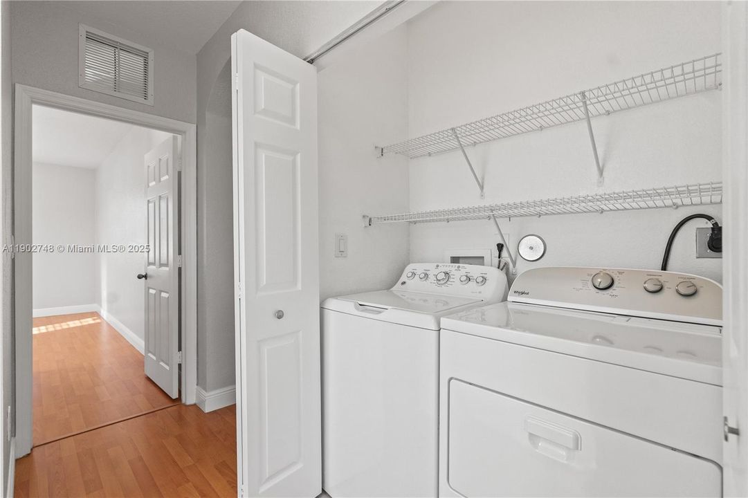 For Sale: $280,000 (3 beds, 2 baths, 1062 Square Feet)