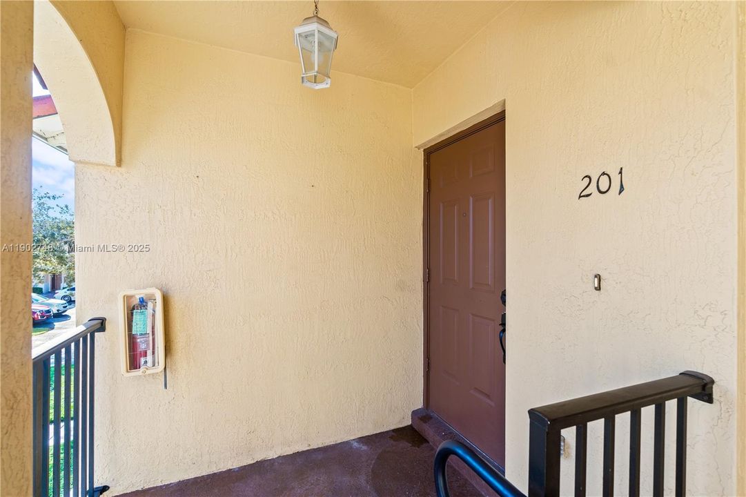 For Sale: $280,000 (3 beds, 2 baths, 1062 Square Feet)