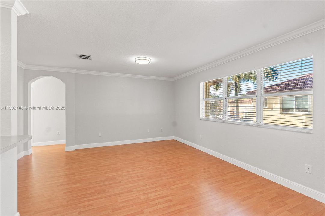 For Sale: $280,000 (3 beds, 2 baths, 1062 Square Feet)