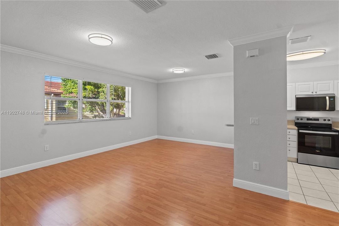 For Sale: $280,000 (3 beds, 2 baths, 1062 Square Feet)