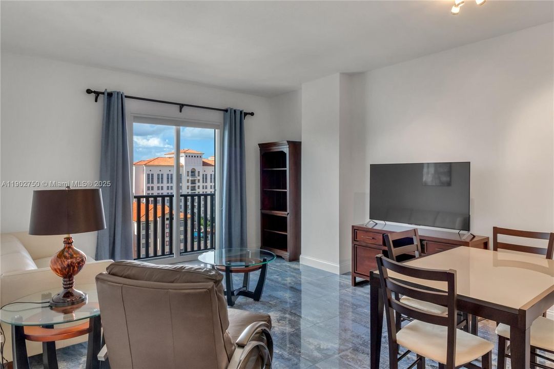 For Rent: $2,950 (1 beds, 1 baths, 753 Square Feet)