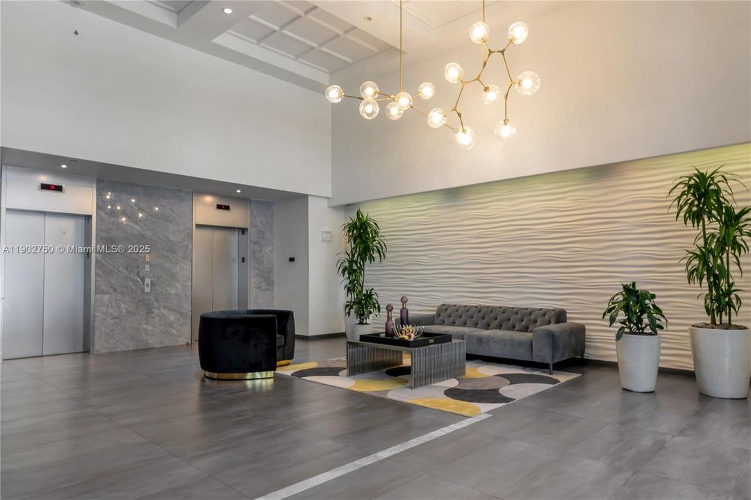 For Rent: $2,950 (1 beds, 1 baths, 753 Square Feet)