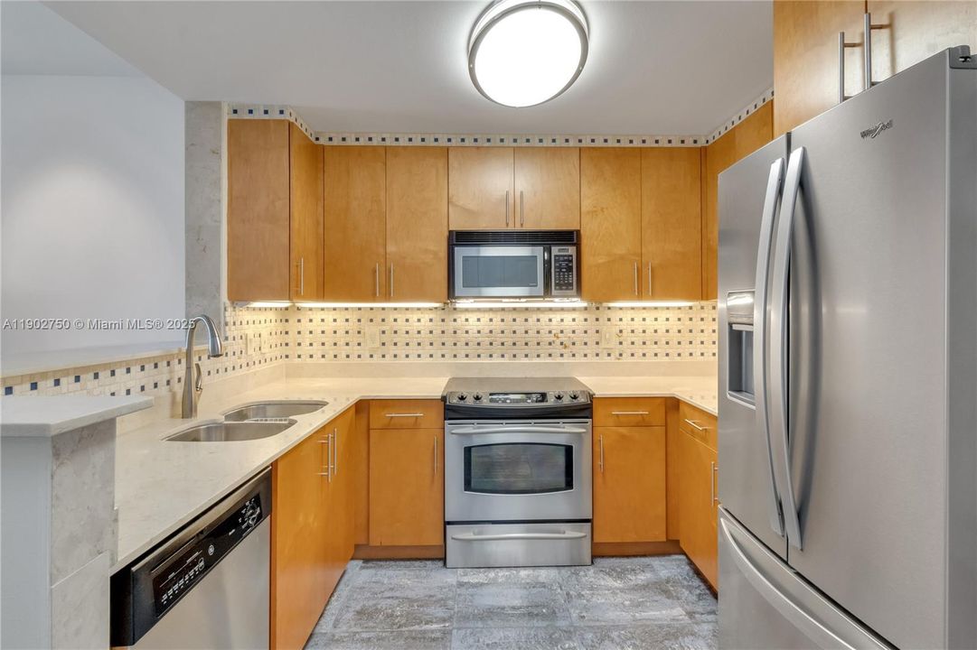 For Rent: $2,950 (1 beds, 1 baths, 753 Square Feet)