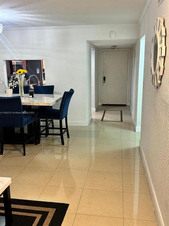 For Sale: $219,000 (2 beds, 2 baths, 1074 Square Feet)