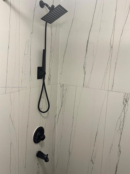 For Sale: $219,000 (2 beds, 2 baths, 1074 Square Feet)