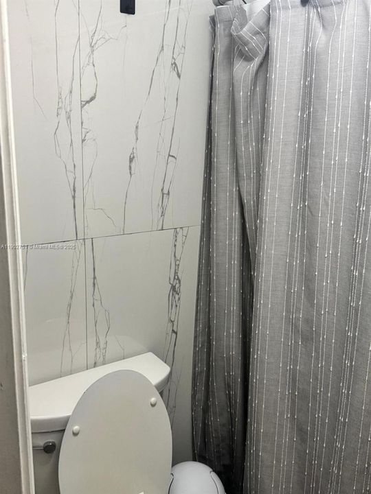 For Sale: $219,000 (2 beds, 2 baths, 1074 Square Feet)