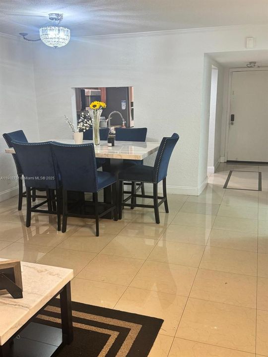 For Sale: $219,000 (2 beds, 2 baths, 1074 Square Feet)