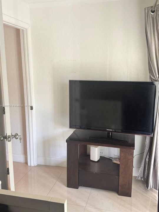 For Sale: $219,000 (2 beds, 2 baths, 1074 Square Feet)