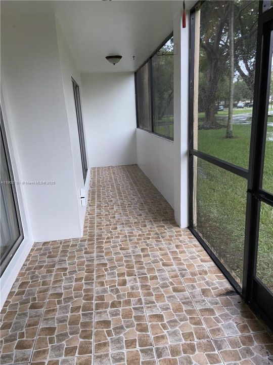 For Sale: $219,000 (2 beds, 2 baths, 1074 Square Feet)