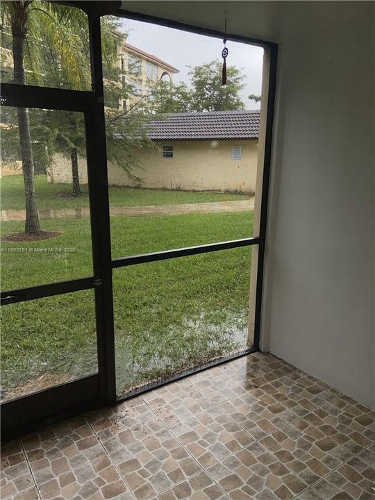 For Sale: $219,000 (2 beds, 2 baths, 1074 Square Feet)