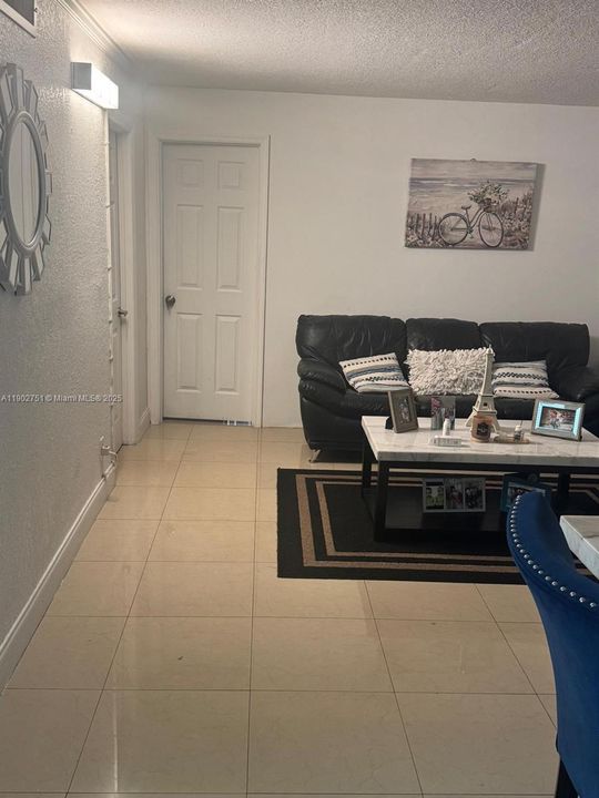 For Sale: $219,000 (2 beds, 2 baths, 1074 Square Feet)