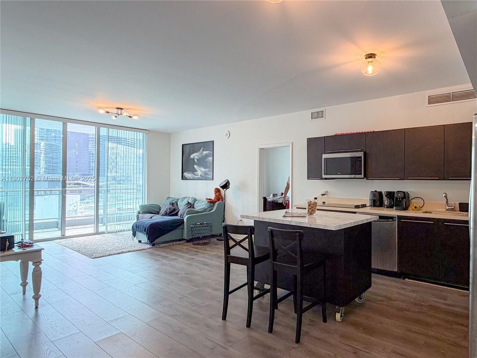 Recently Rented: $3,600 (2 beds, 2 baths, 1172 Square Feet)