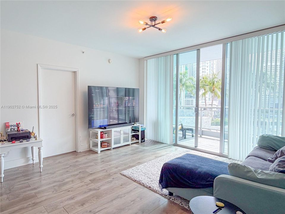 Recently Rented: $3,600 (2 beds, 2 baths, 1172 Square Feet)