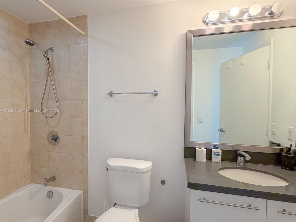 Recently Rented: $3,600 (2 beds, 2 baths, 1172 Square Feet)