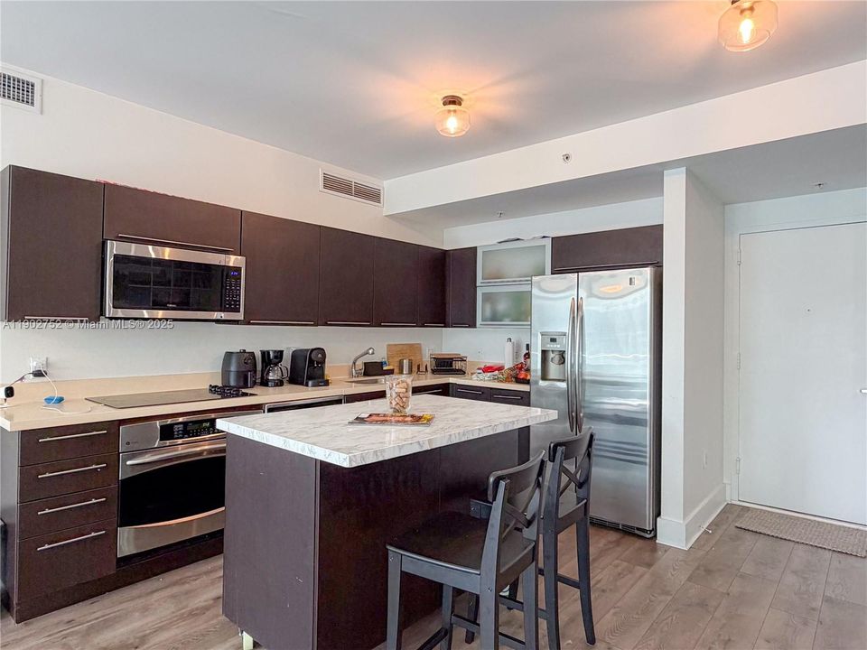 Recently Rented: $3,600 (2 beds, 2 baths, 1172 Square Feet)